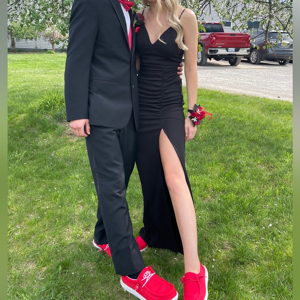 Black prom dress w slit